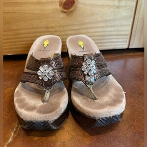 Volatile women’s sandals size 8